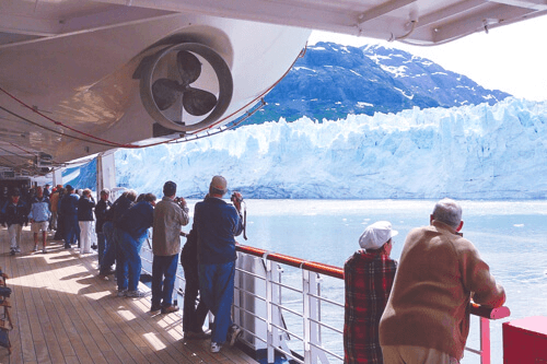 Tourists,_Glacier_Bay,_2007-Edit1
